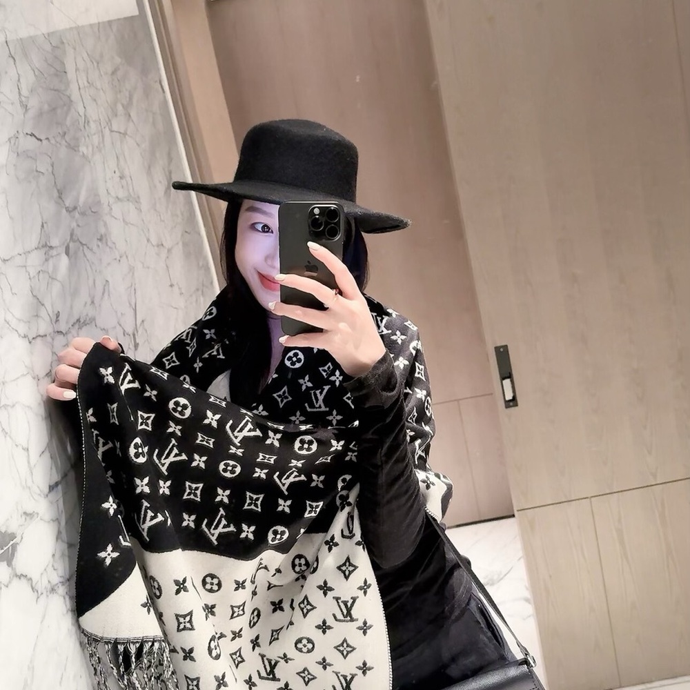 Louis Vuitton Black & White Monogram Wrap